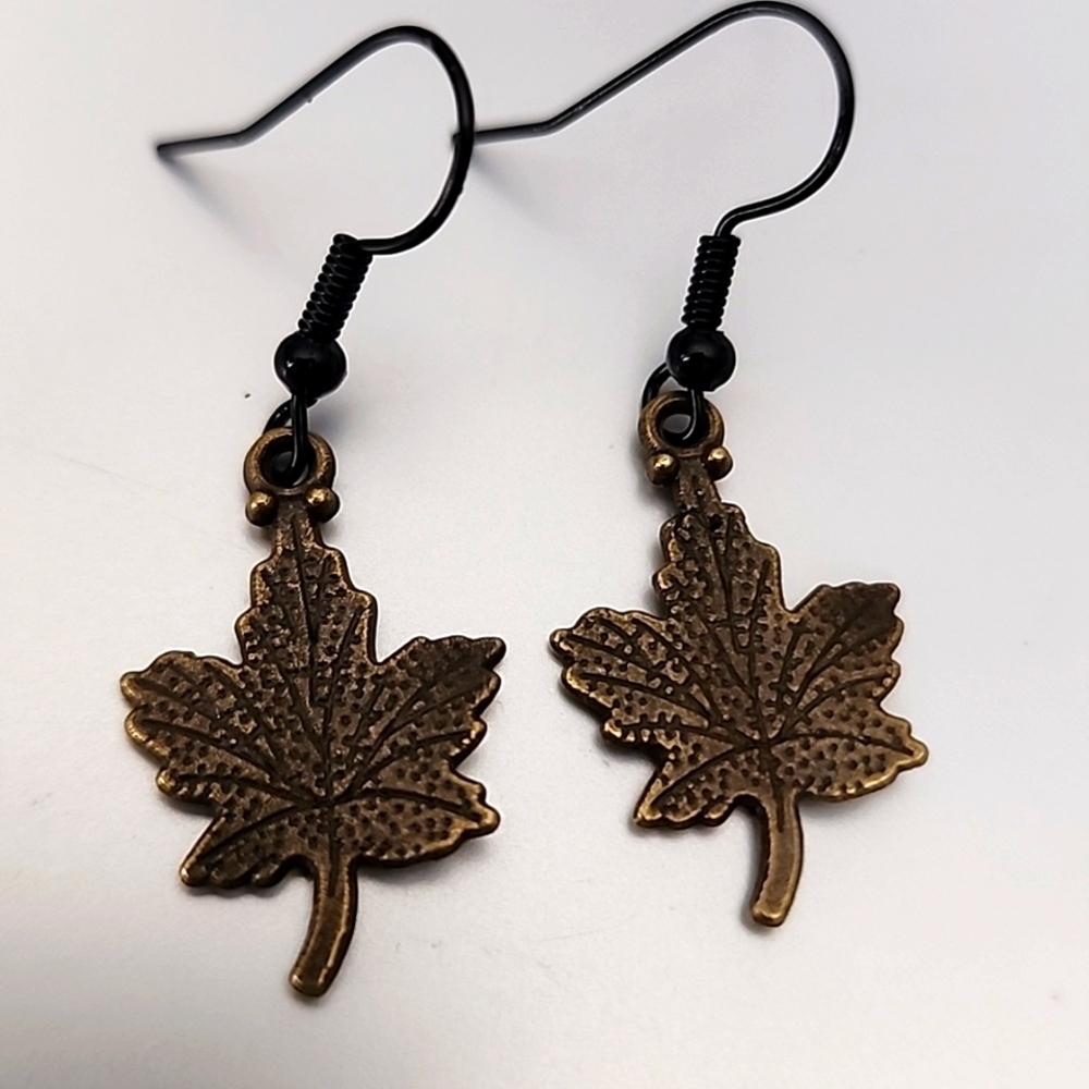 Maple Leaf Earrings Tibeten Alloy Bronze Black Post Zinc Alloy